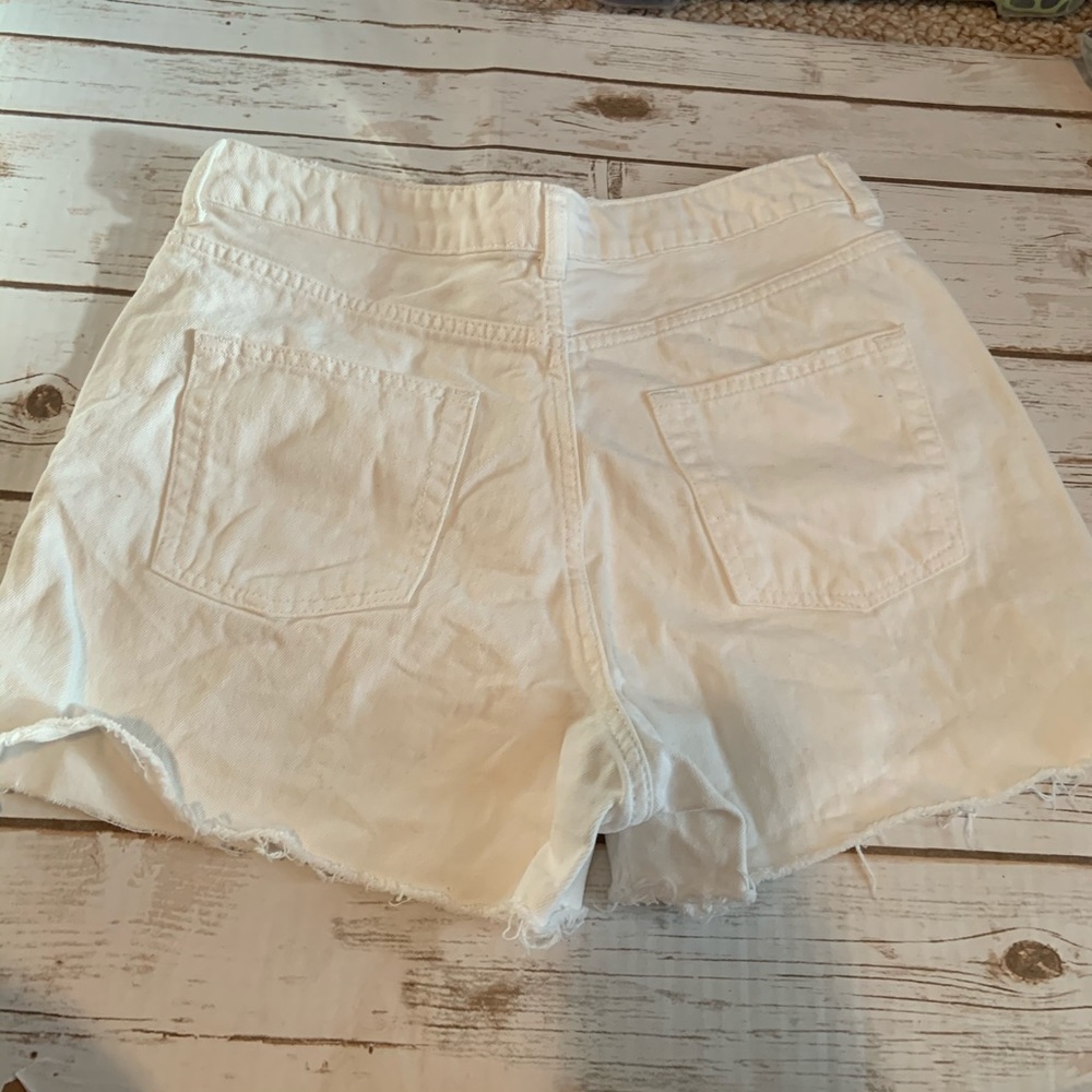 Topshop Moto petite distressed white jeans shorts - Picture 3 of 7